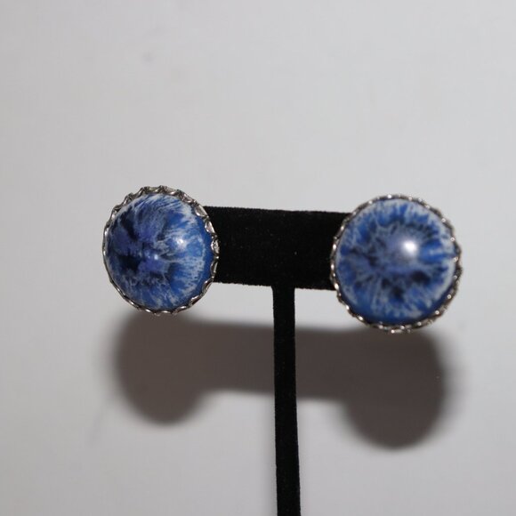 Beautiful silver and blue clip-on earrings 1" - Picture 4 of 5